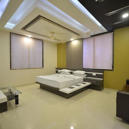 Hotel Radhe Krishna Solapur Exteriér fotografie