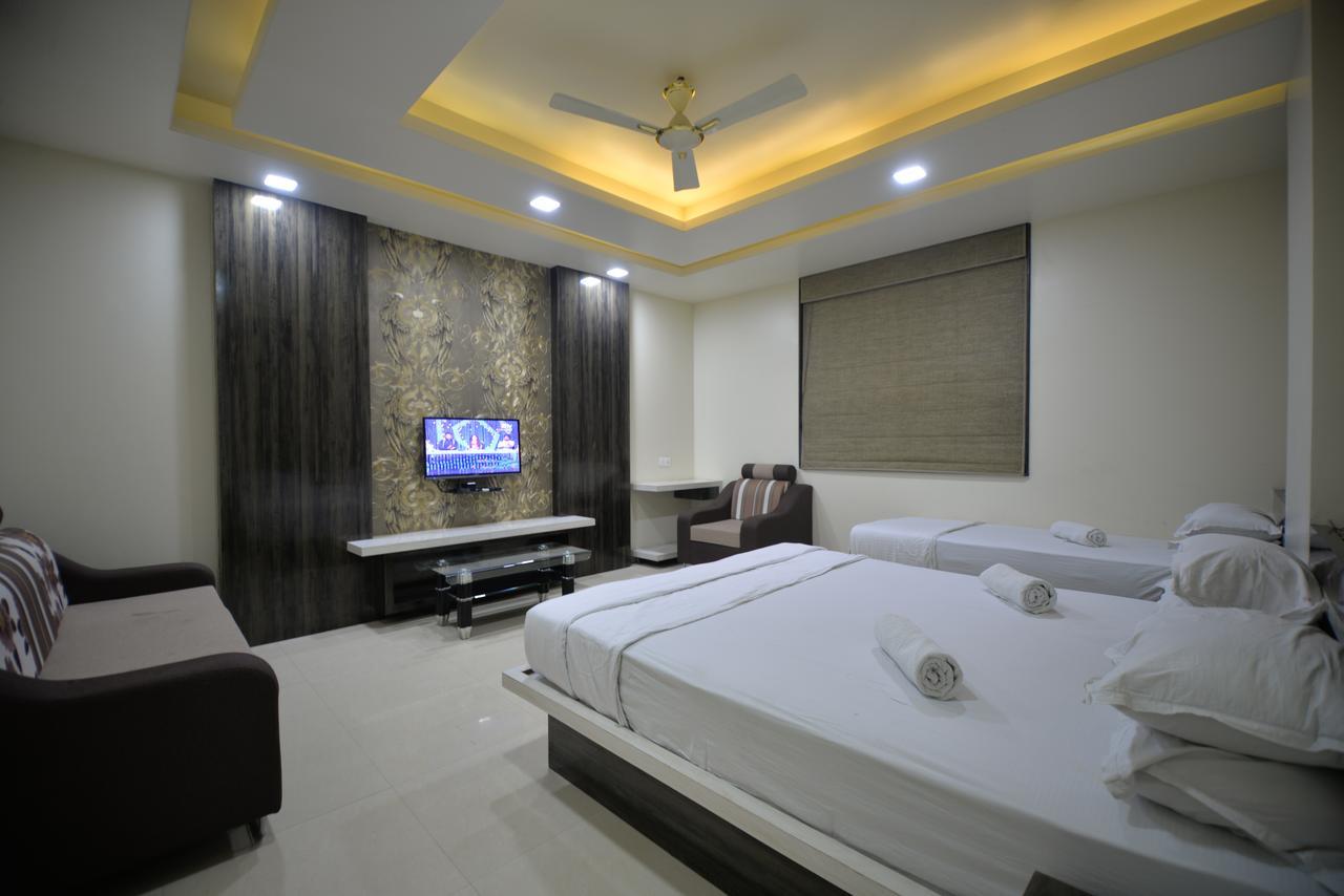 Hotel Radhe Krishna Solapur Exteriér fotografie