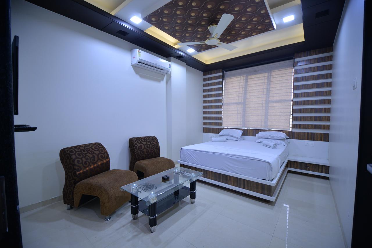 Hotel Radhe Krishna Solapur Exteriér fotografie