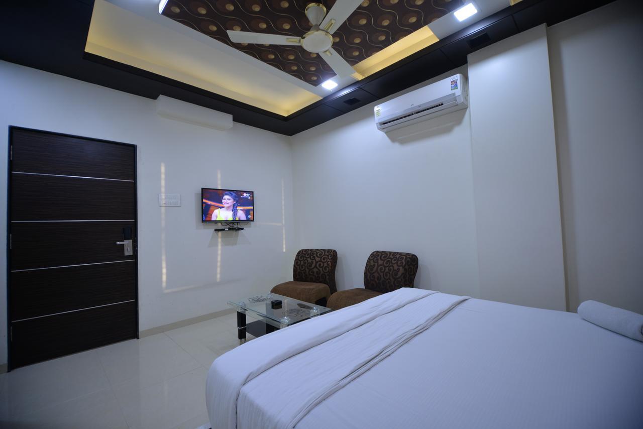 Hotel Radhe Krishna Solapur Exteriér fotografie