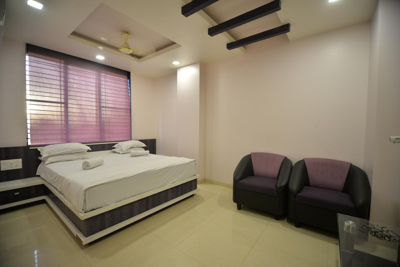 Hotel Radhe Krishna Solapur Exteriér fotografie