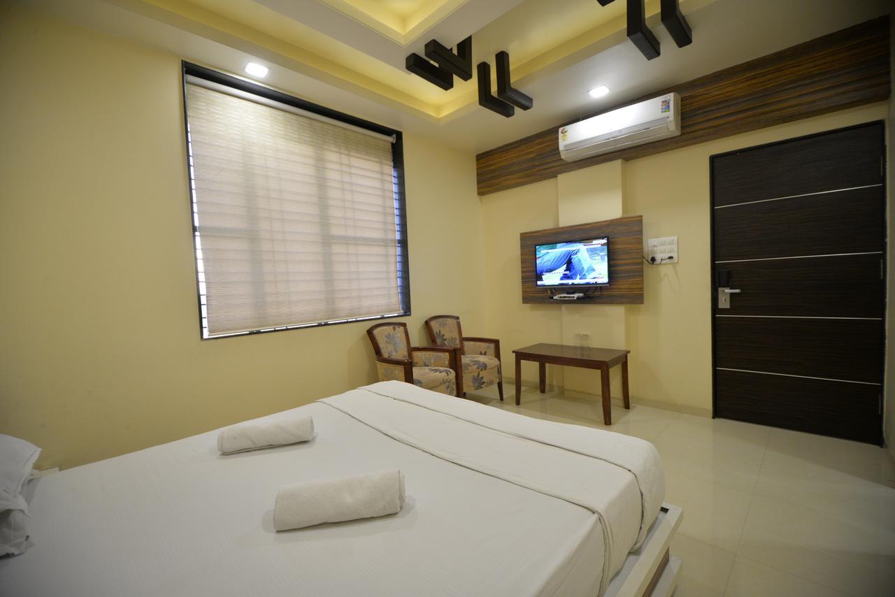 Hotel Radhe Krishna Solapur Exteriér fotografie
