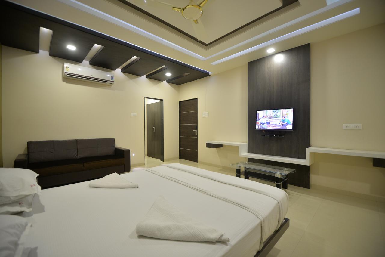 Hotel Radhe Krishna Solapur Exteriér fotografie