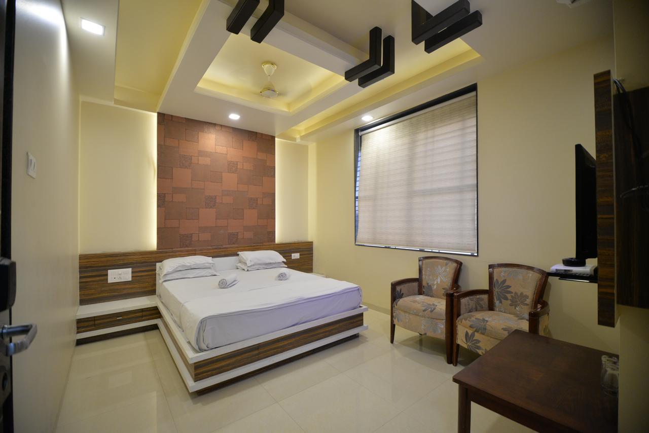 Hotel Radhe Krishna Solapur Exteriér fotografie