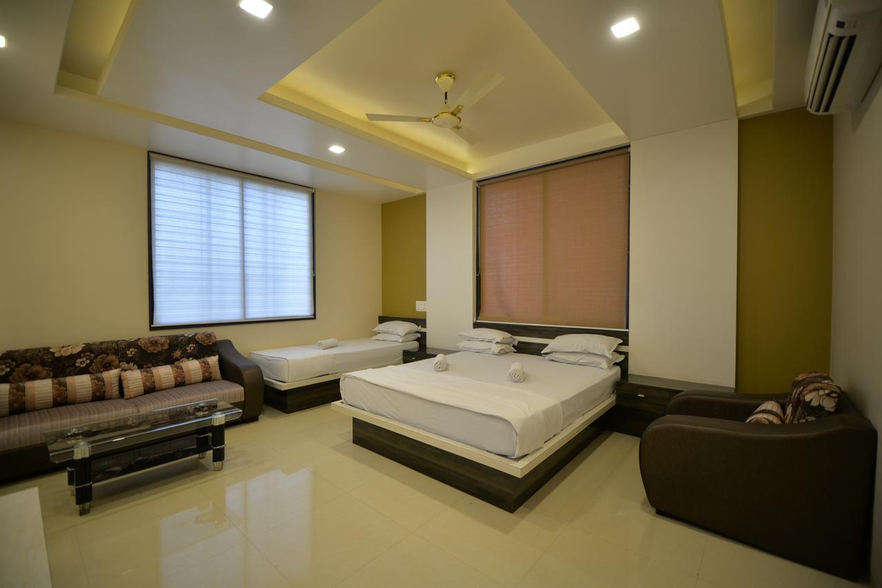 Hotel Radhe Krishna Solapur Exteriér fotografie